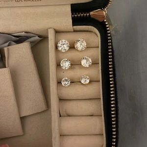 Selling 2. The middle ones are not for sell. The are CZ. Not real diamonds.